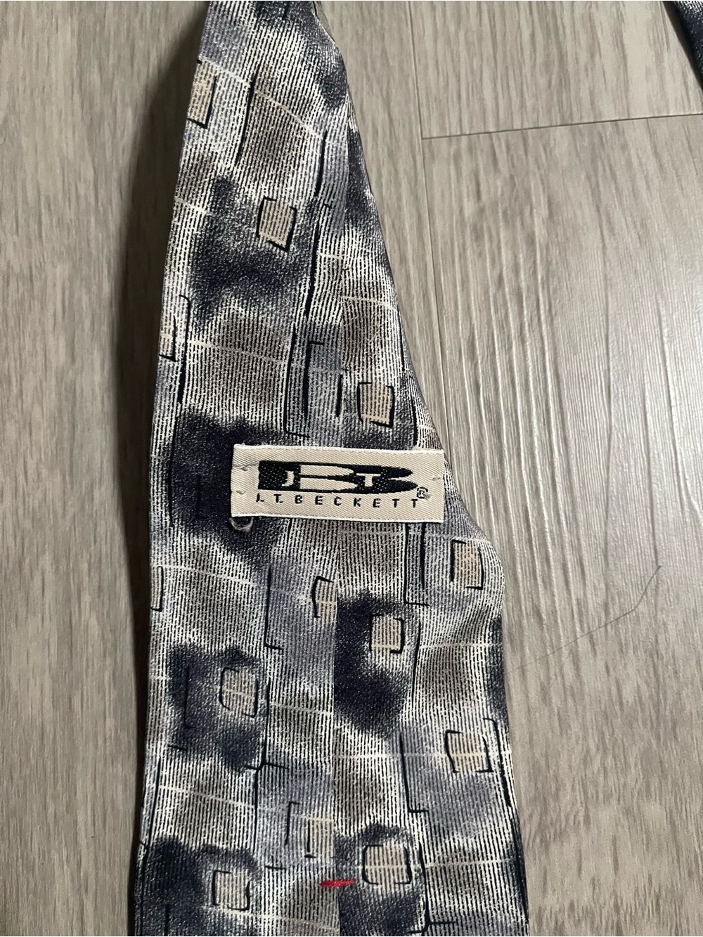 Classic Geometric Pattern Men's Tie - Picture 5 of 5